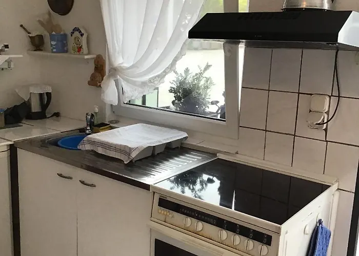 Privatzimmer ホームステイ *